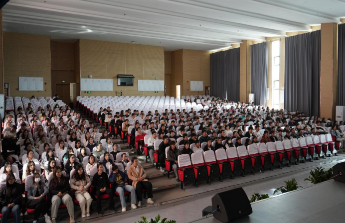 厚植爱国情怀 筑牢安全意识—学院开展2025年下半年“优秀爱国主义电影进校园”观影活动  